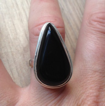 Zilveren ring met druppelvorm zwarte Onyx ring maat 17 mm